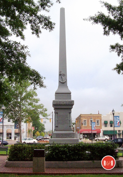 Image of the Confederate monument - square: Courtesy of photographer Ann L. Helms - 2018