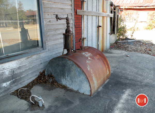 Image of an old building's kerosene pump at Perry, S.C. by photographer Ann L. Helms - 2018