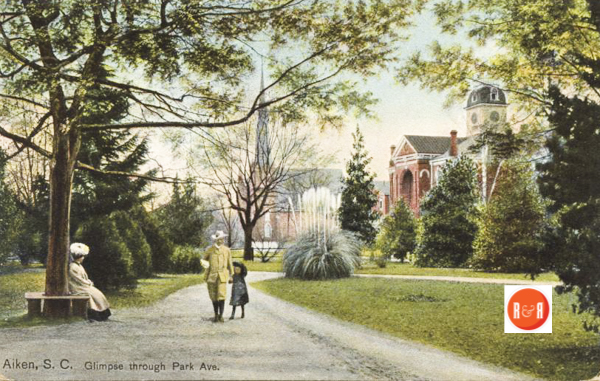 View of the Park Ave., area with the Courthouse in the background. Courtesy of the Beard Collection - 2017