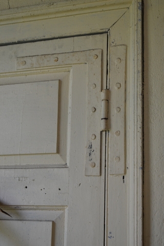 Original panel doors and HL hinges remain in this extraodinatry dwelling.