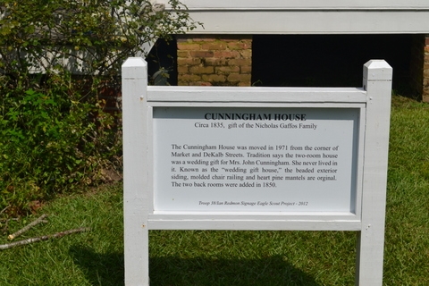Information marker in front of the Cunningham house.