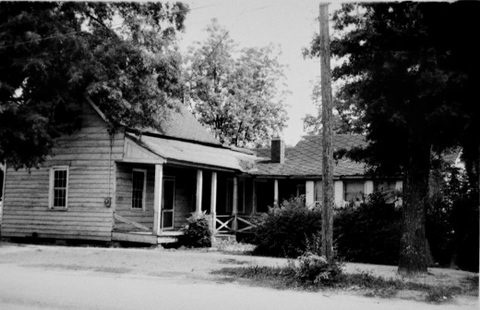 House at 411 York Street prior to restoration. [Courtesy of the Camden Archives and Museum]