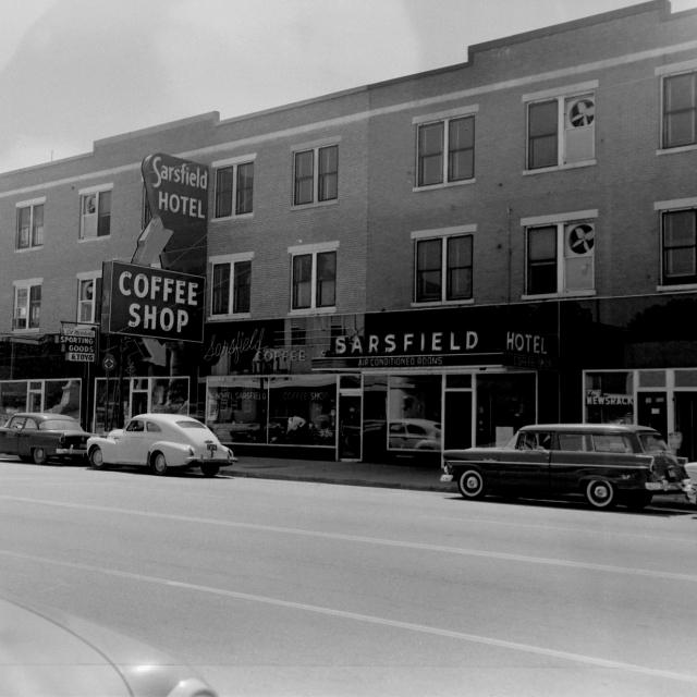The Chamber of Commerce was located on Little Street across from the Starsfield Hotel – Courtesy of the Camden A&M (Monarch Collection)