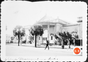Image of American's oldest museum, the Charleston Museum. Courtesy of the Coleman - Meek Collection, ca. 1940.