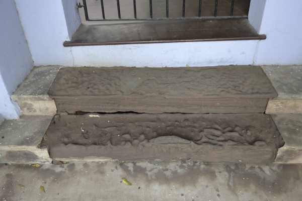 Image taken in 2015 by R&R – Worn steps leading into the entrance of #89 Rutledge Avenue.