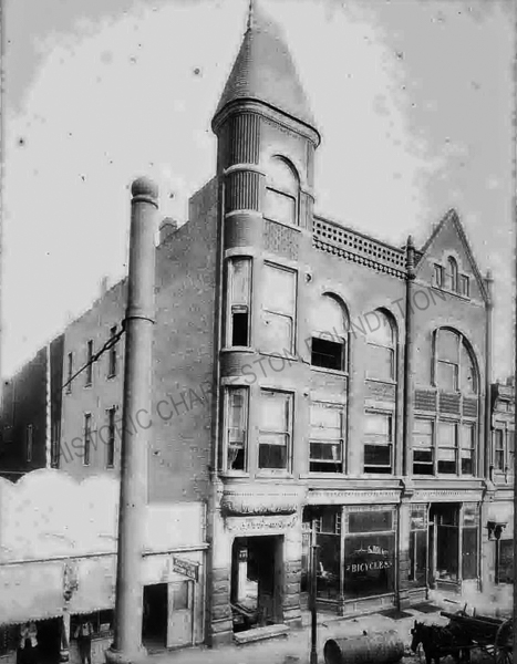 #208 Kings St., (1908 photograph by D.H. Bahr.)  Courtesy of the Historic Charleston Foundation Archives – 2016