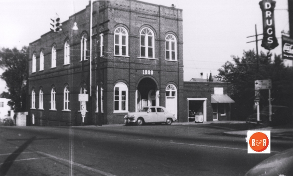 City Hall ca. 1940s – Courtesy of the Cobb Collection
