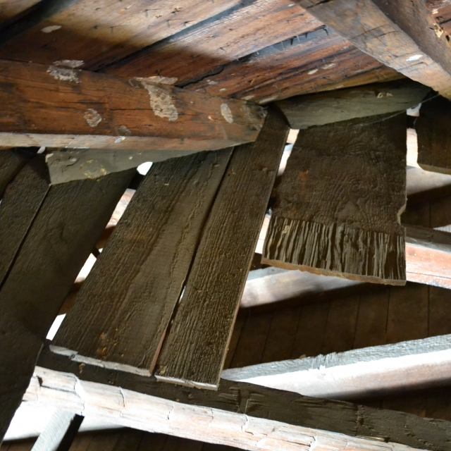 Take notice of the extended roof sheeting and the end of the board showings, how it was split from a sister plank, as it came to the end of the saw carriage.