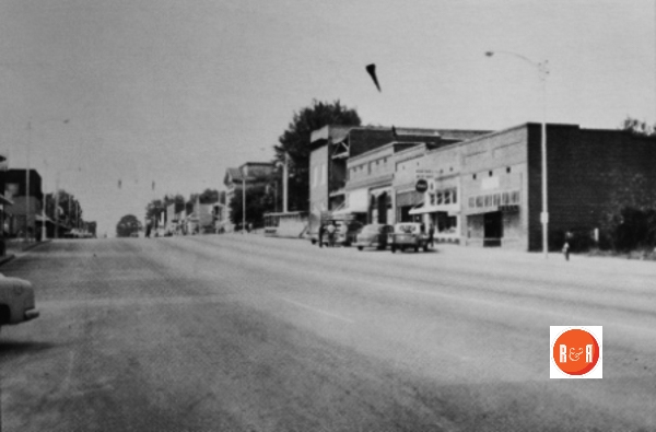 View of North Congress St., the area in which the Western Auto store was located. Courtesy of the Fairfield Co Pictorial Heritage Book and the FC Museum.