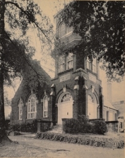 Picture of the church in the early 20th century.