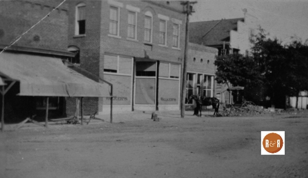 The Walker’s store building shortly after construction. This commerical building was later used as the Belk Department store on South Congress street. Take note of the alley to the left of the building leading to the rear lot and work spaces of these commerical establishments. [Courtesy of the Van Center Collection]