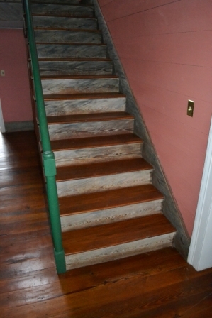 Staircase landing marbleized paint color.