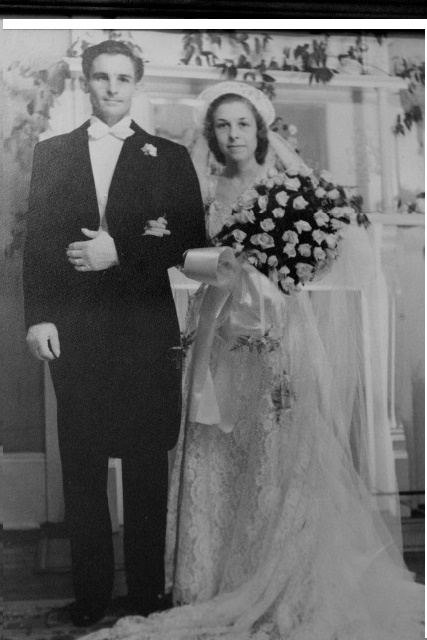 Dr. and Mrs. Green (F.L. Green and Hazel Aiken) on their wedding day at the Dunn home. Courtesy of the Green Collection.