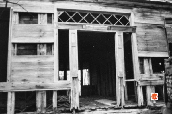 Ruined front facade of the Mobley home. Courtesy of the SC Dept. of Archives and History – 1981