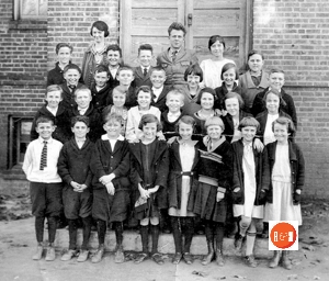 5th Grade class at CG-O School in 1923 included: Louise Babb and John Alvin Curry
