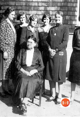Mary Jane Riddle and her daughters: L-R Bess C. Willis, Ethel C. Jackson, Nette C. Bobo, Rose C. Crawford, Eual C. Owings