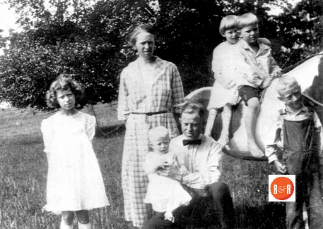 Madeline Kellett (b. Nov. 5,1913), Mae V. Kellett (b. Jan 27, 1892 – 1987), David D. Kellett (b. Aug 5, 1922 ), Talmege M. Kellett(b. June 28, 1890 – 1961), Nellie Kellett (b. Oct 8, 1915), Alton Knight, Charles V. Kellett (b. Sept. 11, 1917 – 1996)