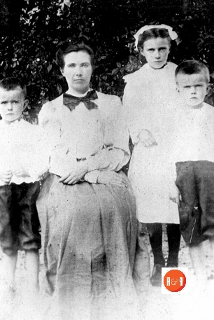 Emma Jane Garner Owens (1877 – 1965), L-R: William Alvin Owens (1906-1964), Lucia Owens Hazel (1902 – 1994), Robert Hunter Owens (1905 – 1983)