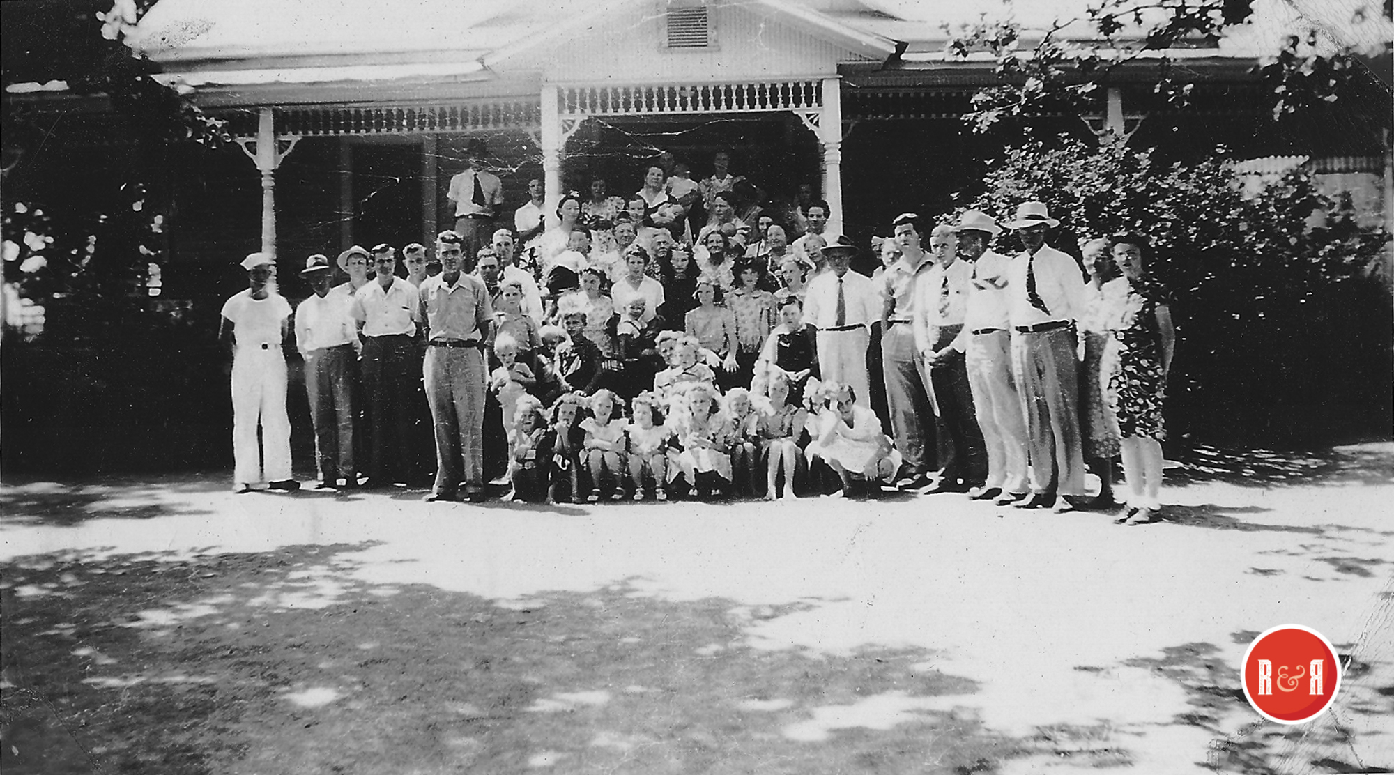 OLD FAMILY PHOTO IN FRONT OF HOME