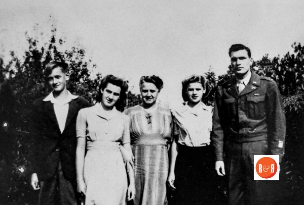 Leet H. Thomas, Jr. (far rt) with cousins in England during WWII. Image courtesy of the L.H. Thomas Family – 2015