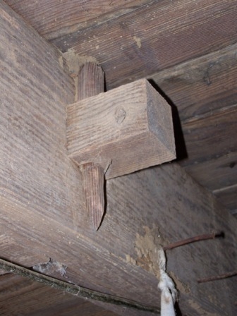 Cross Keys is a work of fine artisanship who extended this work into unseen areas. This pegged joinery is found throughout the dwelling.