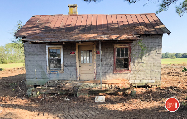 Front view of the Chappell's tenant house taken in 2019