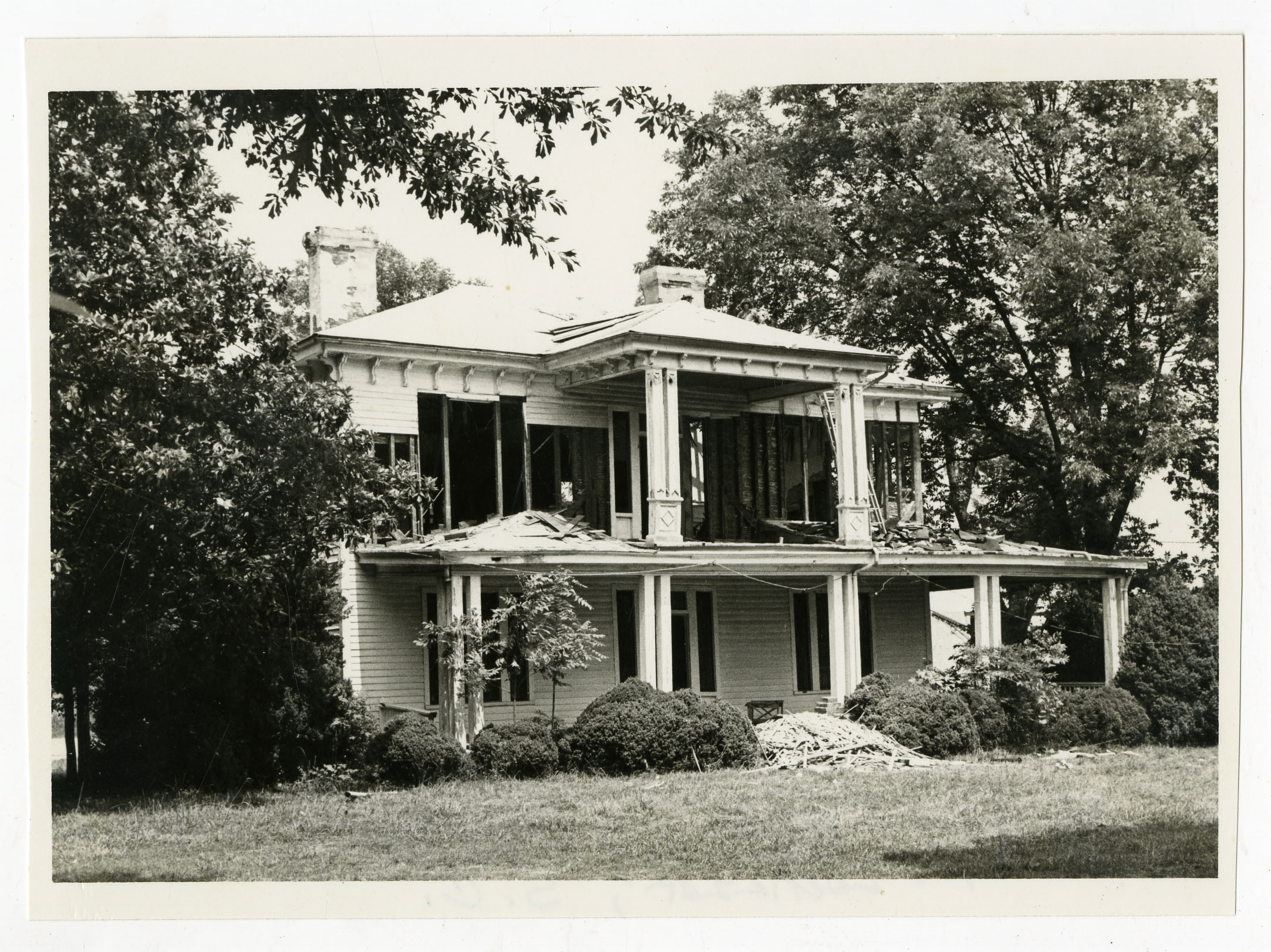 Matthews Home being demolished: Courtesy of the WU Pettus Archives - 2023