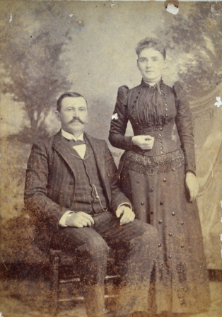 Mr. and Mrs. Mendenhall who lived between McConnells and Guthrieville.  Courtesy of the Mendenhall Collection...