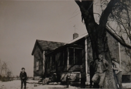Len Howell and children at the Howell home in circa 1952.