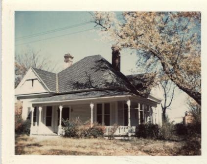 Picture of the Stultz – Strait – Mayfield home circa 1967 just before it was demolished.