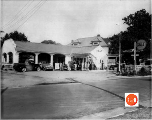 An early view of William's Gulf Station showing the home next door prior to its being razed in the 1950s.