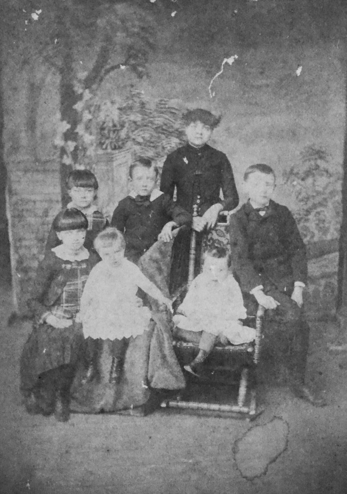 ENLARGEABLE FAMILY IMAGE