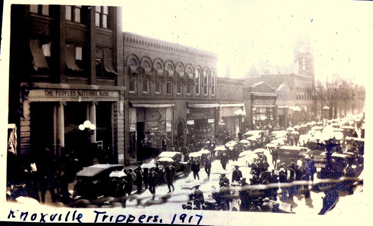 1917 Photo of Main Street showing the RH Supply Co Building in the middle to the right of the Peoples Bank.