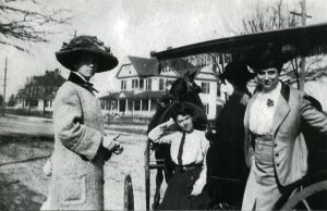Mrs. D.B. Johnson leaving the President's home on Oakland Ave., in 1911.