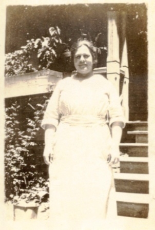 Sophie Friedheim at home. (1850-1912)
