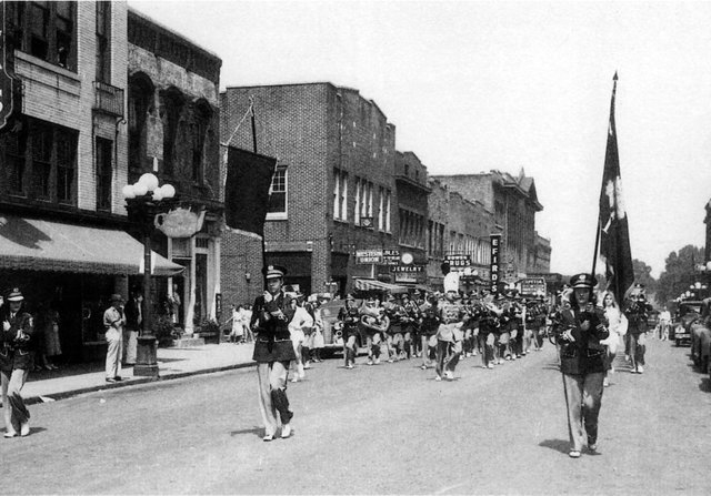 View of East Main in the 1950’s showing Elk Alley between the H.H. White Building and what eventurally became Eleoner’s Ladies Shop.