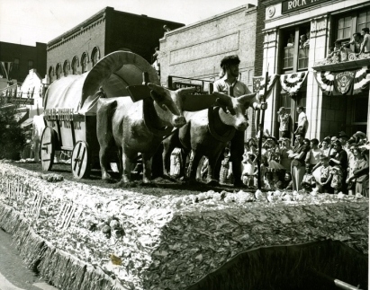 People’s Nat. Bank float in 1952