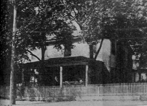 The Roach House was one of Rock Hill's oldest, built as a speculative venture by Mr. S.S. Elam, a carpenter - contractor from Chester Co., S.C.
Roach home on the corner of East Main and Caldwell Street.  The Herald on April 22, 1903 reported that - 