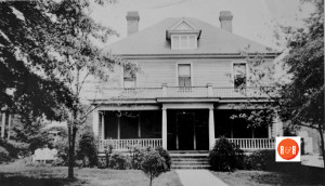 Image of the Oakland Avenue home in the 1940's.