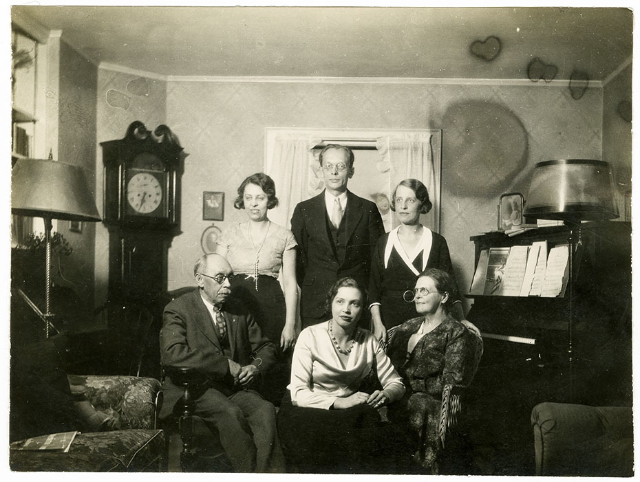 Ada B. (Mrs. McConnell), Sam Maynard, Ruth H., and Mrs. Creed.   *** Man to left is unidentified in photograph.