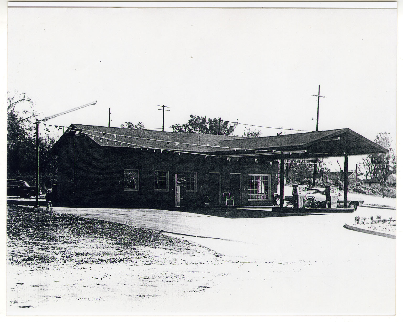 Tom Mill's Service Station: Courtesy of the WU Pettus Archives - 2024